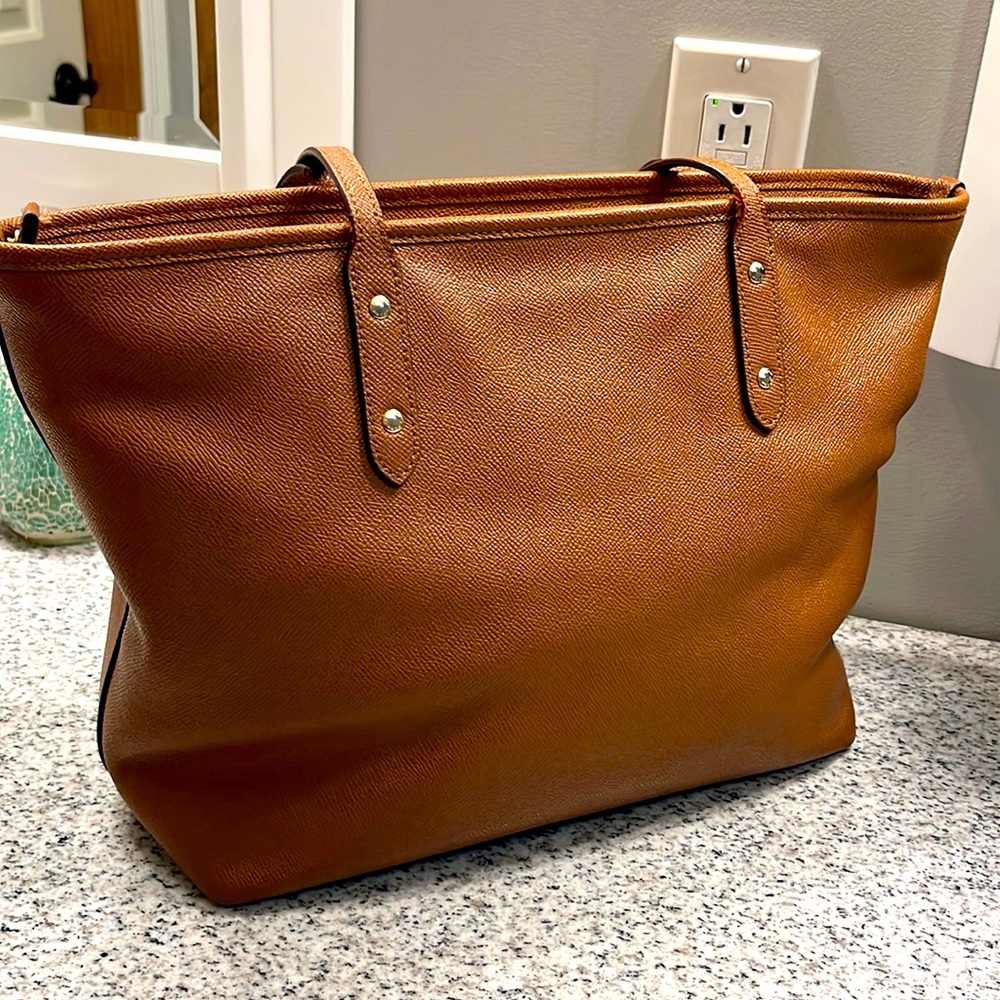 Coach F58846 Cross Grain City Zip Top Tote - Picture 5 of 13